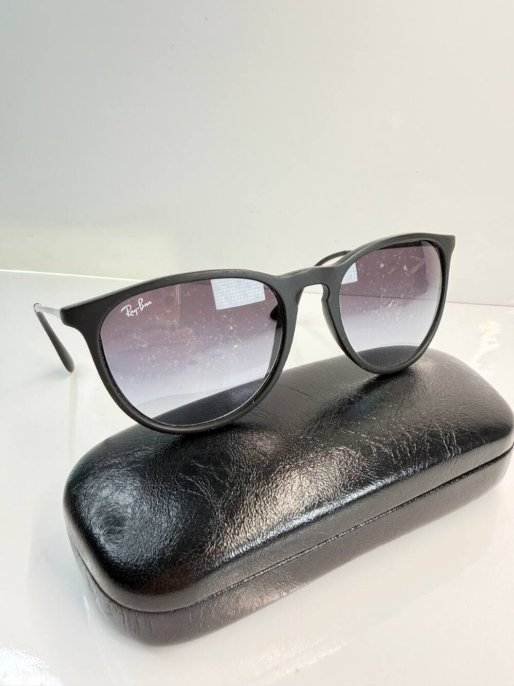 Ray-Ban Erika Classic RB4171 622/8G Sunglasses Black Grey 54-18-145 Italy
